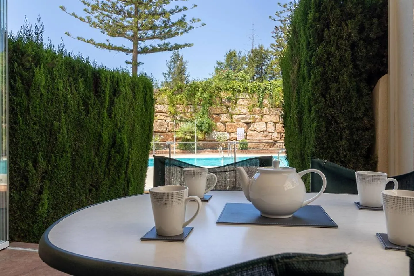 Mijas Golf 3-Bed Ground Floor Direct Pool Access Apartment Santa Fe de los Boliches