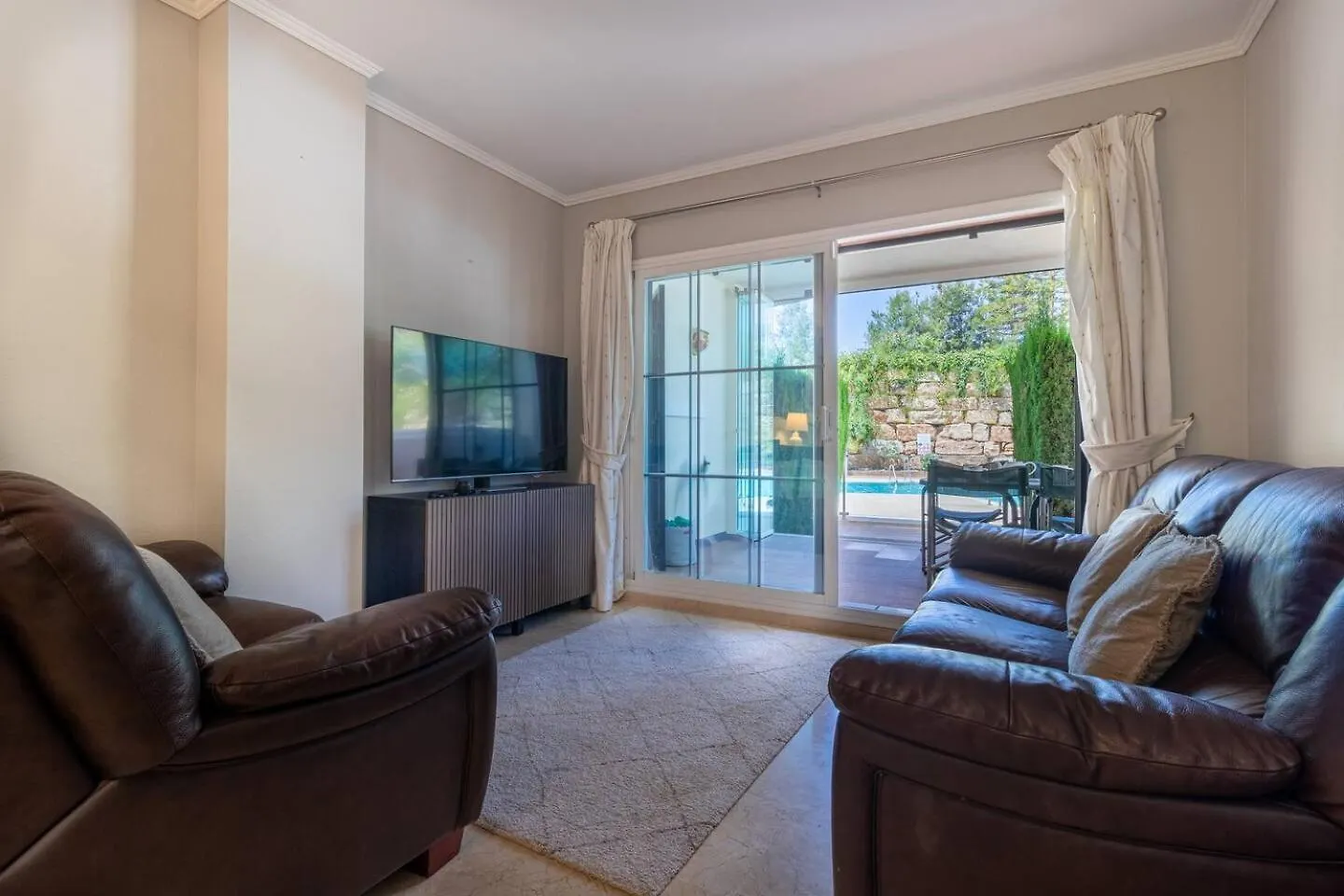 Mijas Golf 3-Bed Ground Floor Direct Pool Access Apartment Santa Fe de los Boliches