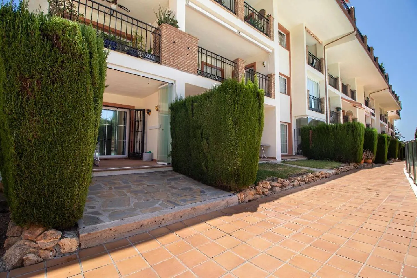 Mijas Golf 3-Bed Ground Floor Direct Pool Access Apartment Santa Fe de los Boliches